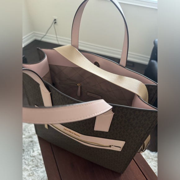 Large Blush Powder Michael Kors Tote Bag 🤎 - Picture 6 of 7